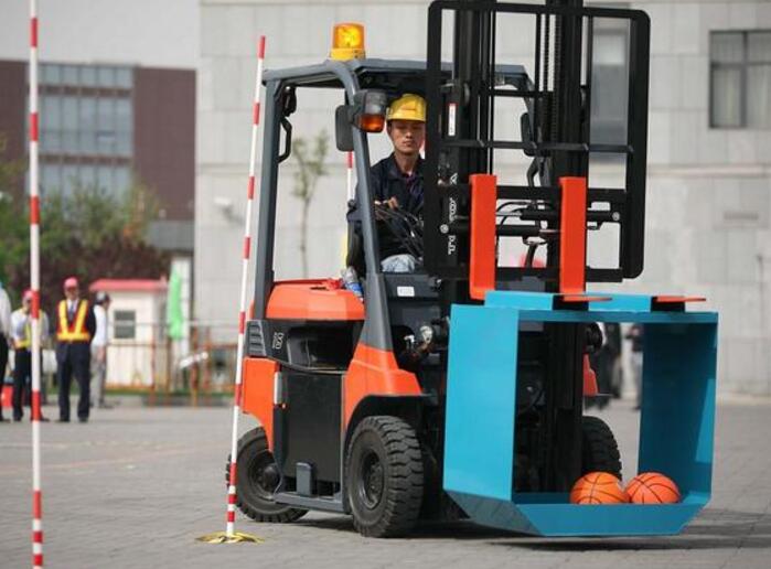 嘉定叉車(chē)考證機構教你如何申請叉車(chē)駕駛證.jpg
